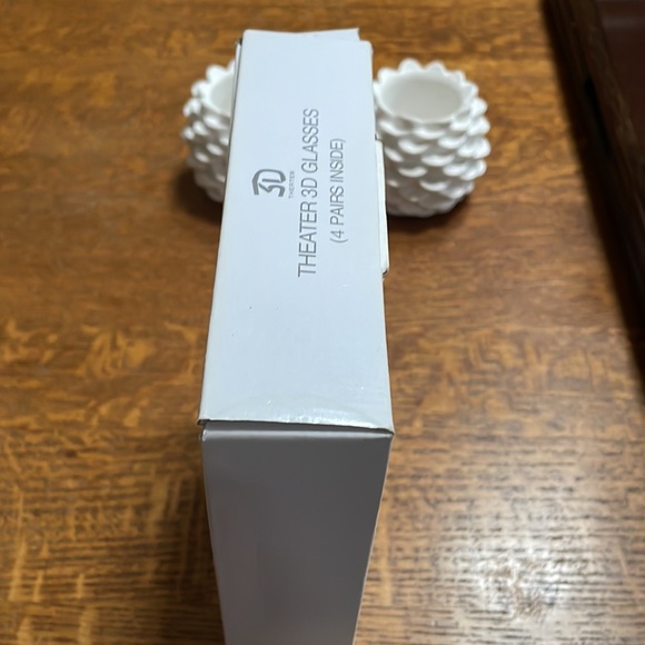 Vizio Four Pairs of 3D Theater Glasses in Box - Picture 3 of 6